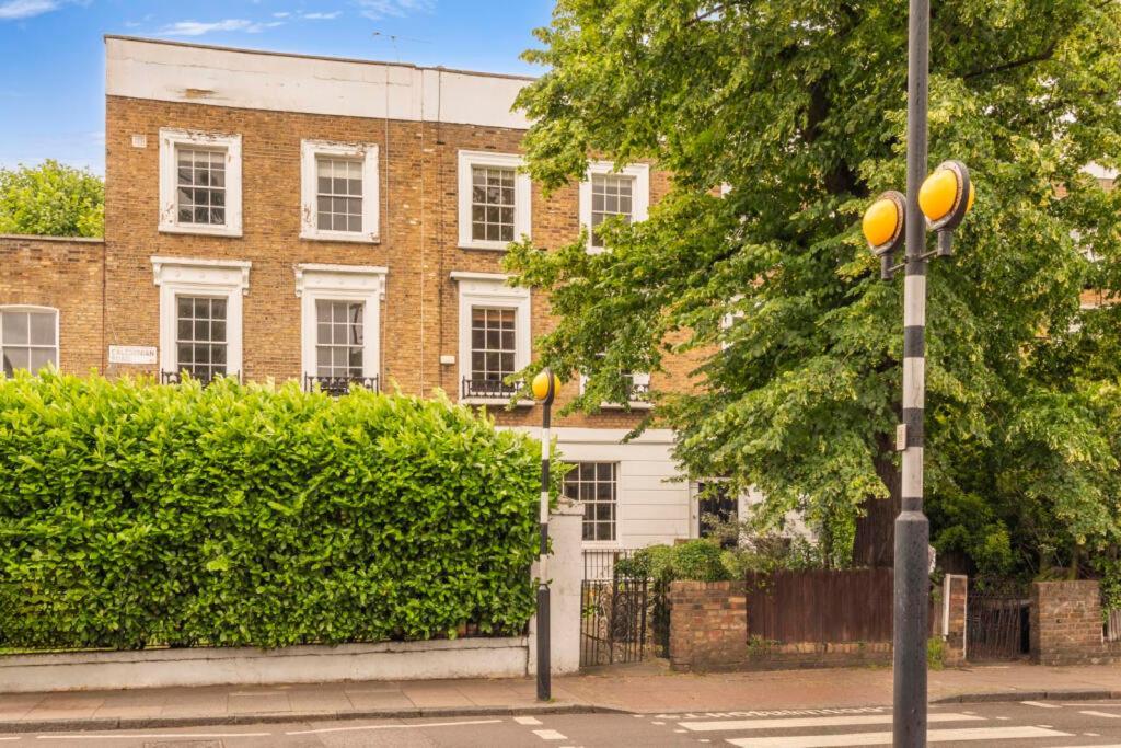 Caledonian Road Private *